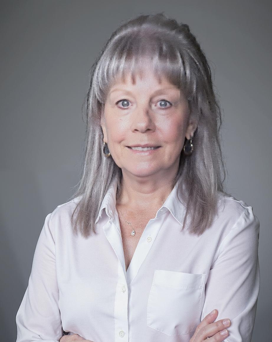 Carolyn Brady Headshot